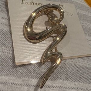 Vintage Gold Scroll Pin New